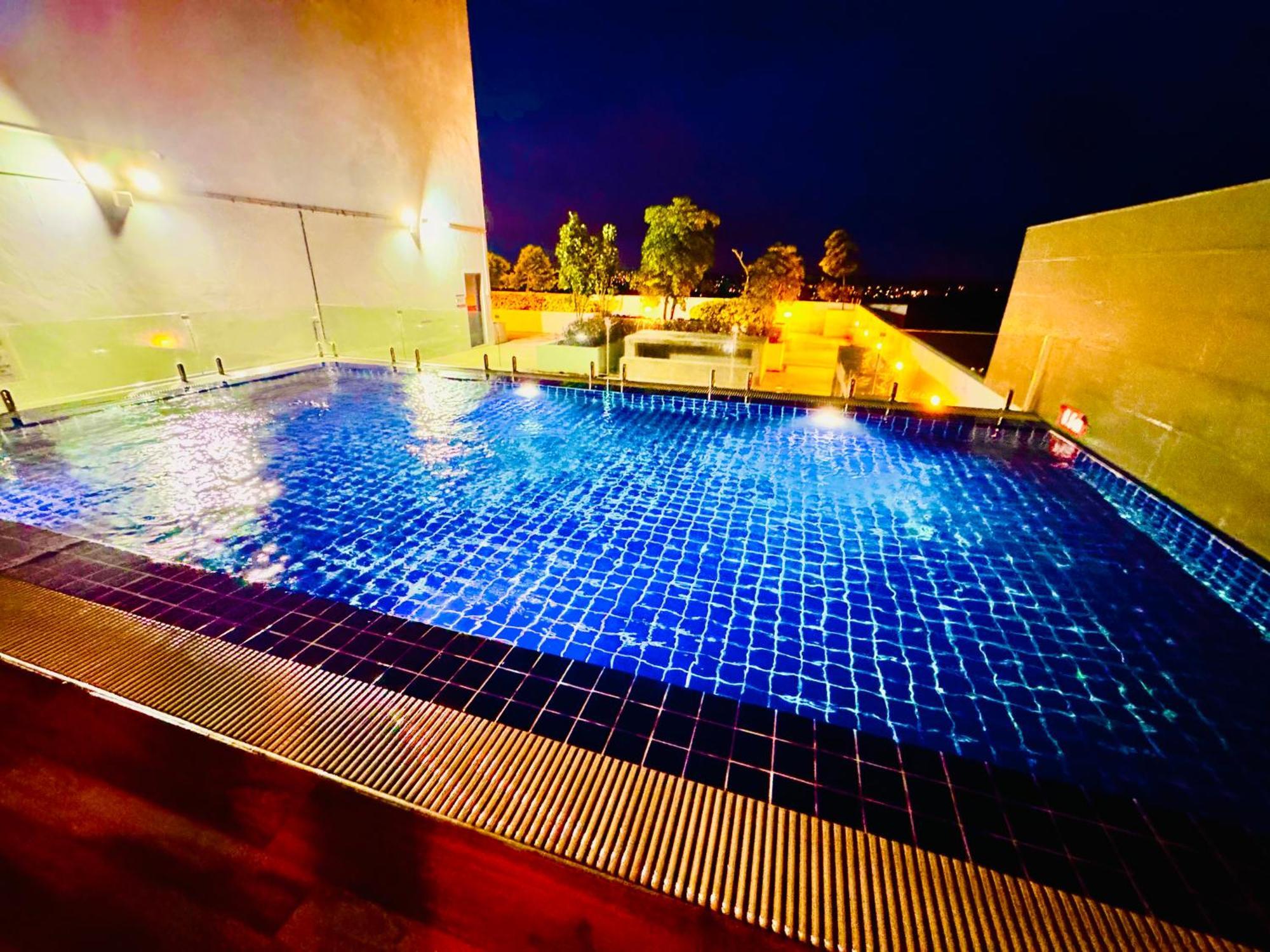 Apartment The Podium Luxury 6pax 3br Hfloor Facing Aeon *